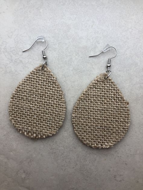 Handmade burlap fabric earrings Burlap Earrings, Afro Jewelry, Macrame Wood, Loom Knitting Tutorial, Leaves Jewelry, Rope Macrame, Fabric Jewellery, Fabric Earrings, Hand Crafts