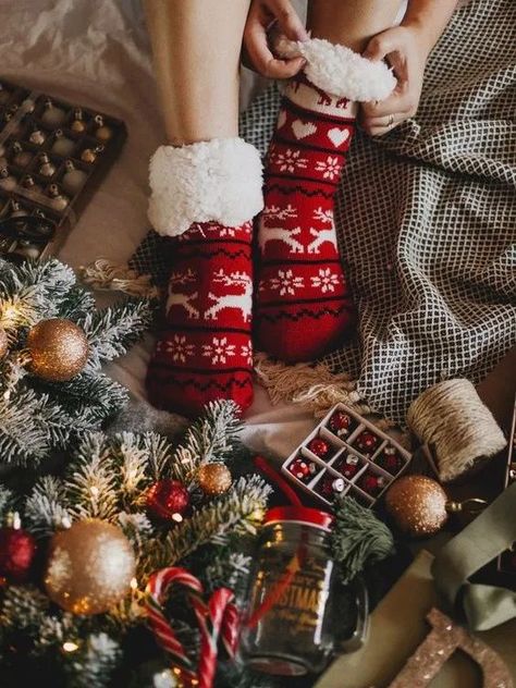 10 Christmas Socks That Will Brighten Up Your Day Christmas Tumblr, Christmas Tree Photography, Socks Aesthetic, Christmas Aesthetic Wallpaper, Photography Winter, Snowman Christmas Tree, Wallpaper Tumblr, Childrens Christmas, Christmas Mood