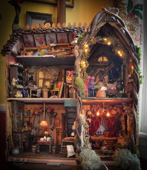 Diy Fairy Doll House, Bedroom Art Studio, Small Fairy House, Fantasy Dollhouse, Creepy Houses, Haunted Dollhouse, Diy Doll Miniatures, Mini Doll House, Dollhouse Projects