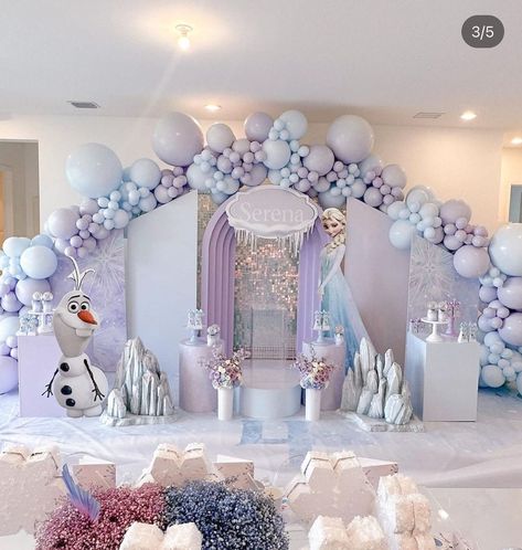 #frozenpartyqatar • Instagram Ice Princess Birthday Theme, Elsa 4th Birthday Party, Elsa Themed Birthday Party Decoration, Frozen Bday Party Ideas, Frozen 2 Birthday Party Ideas, Elsa Birthday Party Ideas, Snow Princess Birthday Party, Ice Princess Party, Frozen Birthday Decorations