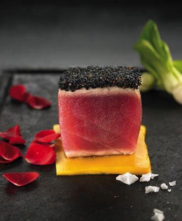 Mango Caviar, Caviar Sushi, Mango Sushi, Design Cibo, Raw Tuna, Tuna Sashimi, Sashimi Sushi, Food Pic, Seared Tuna