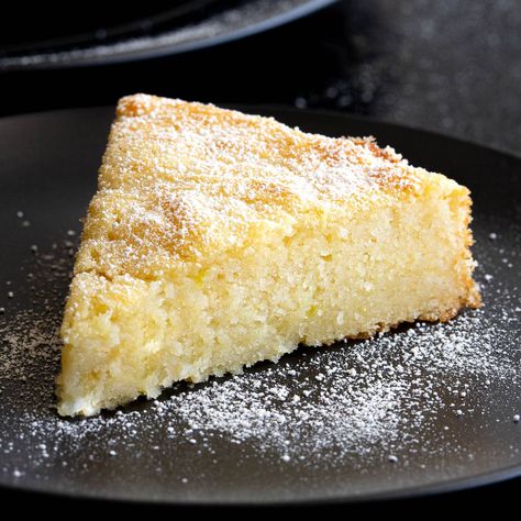 Moist and rich, this zesty Lemon Ricotta Cake uses simple ingredients to bring you one very tasty dessert. A simplified take on a traditional Italian cake, perfect for Easter or Mother's Day! Italian Lemon Ricotta Cake, Lemon Ricotta Cake Recipes, Italian Easter Cookies, Easter Pastries, Ricotta Cake Recipes, Cinnamon Tea Cake, Lemon Ricotta Cake, Italian Almond Cookies, Ricotta Cookies