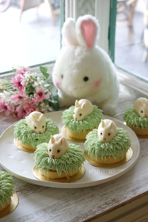 Cute Rabbit bunny cake Easter Bunny Dessert Ideas, Rabbit Cupcakes, Easter Pastries, Bunny Cupcake, Spring Cupcakes, Bunny Cupcakes, Easter Bunny Cake, Rabbit Cake, Meringue Cake