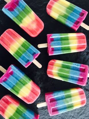 Veggie Tart, Rainbow Popsicles, Birthday Games For Kids, Rainbow Desserts, Rainbow Treats, Veggie Fries, Blueberry Juice, Rainbow Fruit, Easy Birthday