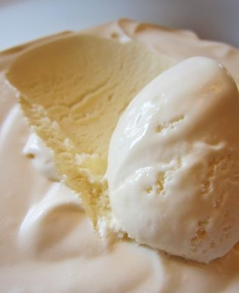 Condensed Milk Ice Cream, Tartiflette Recipe, Condensed Milk Recipes, Milk Ice Cream, Ice Cream Ingredients, Homemade Ice Cream Recipes, Ice Cream Popsicles, Ice Cream Treats, Cream Desserts