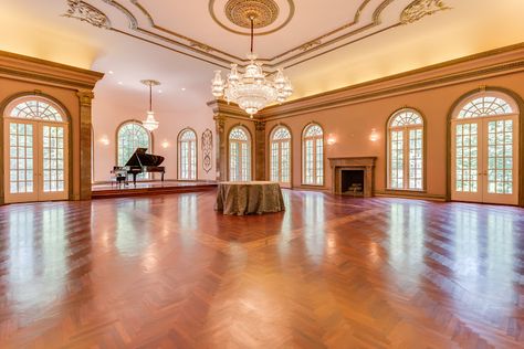 Marble Foyer, Entrance Foyer Design, Foyer Entrance, Mansion Designs, Marble Columns, Grand Foyer, Entrance Foyer, Luxury Amenities, Foyer Design