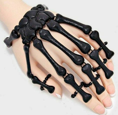 Skeleton Bracelet, Black Skeleton, Braut Make-up, Gothic Rings, Skeleton Hand, Skull Bracelet, Emo Outfits, Grunge Girl, Steampunk Jewelry