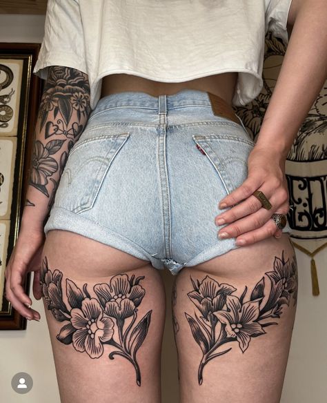 Outline Leg Tattoos Women, Leg Coverup Tattoos Women, Back Of Thigh Flower Tattoo, Women’s Leg Tattoos Patchwork, Symmetrical Leg Tattoos Women, Under But Tattoo, Thigh Leg Tattoo Women, American Traditional Wallpaper, Trad Thigh Tattoo