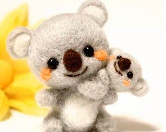 Emergency Alert, Felt Animals, Needle Felting Diy, Cooking Utensils, Needle Felting Tutorials, Needle Felting Kits, Felting Tutorials, Felt Diy, Koala Bear