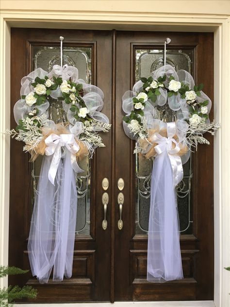 Wedding Wreaths For Door Church, Bridal Shower Wreaths For Front Door, Wedding Wreaths For Door, Wedding Wreath Ideas, Wedding Door Decorations, Wedding Ideas Decoration, Wedding Door Wreaths, Bridal Shower Wreaths, Arches Wedding