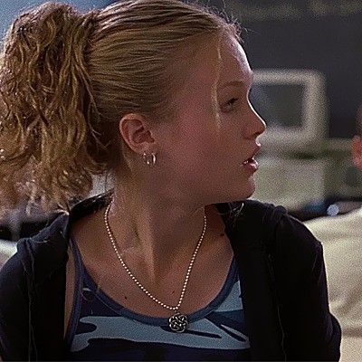 10 Things I Hate About You Hair, Poetic Movies, Katarina Stratford, Semi Nails, Cole Walter, Sister Golden Hair, Kat Stratford, Granola Outfits, Immaculate Vibes