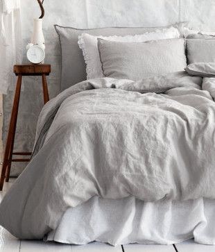 Einrichten und dekorieren mit Leinen: Leinen-Bettwäsche von H&M Home Traditional Duvet Covers, Design Ložnic, White Linens, Designer Bedding, Grey Bedroom, White Sheets, Diy Headboard, Bed Sets, Linen Duvet Covers