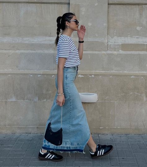 How to Style a Maxi Denim Skirt: 10 Ways to Style - Diana Colibri Style Maxi Denim Skirt, Long Denim Skirt With Sneakers, Jean Maxi Skirt Outfit Summer, Maxi Skirt Jeans, Long Jean Skirt Outfits Summer, Denim Skirt Outfit Casual, Long Denim Skirt Outfit Street Styles, Denim Skirt Street Style, Maxi Jean Skirt Outfits