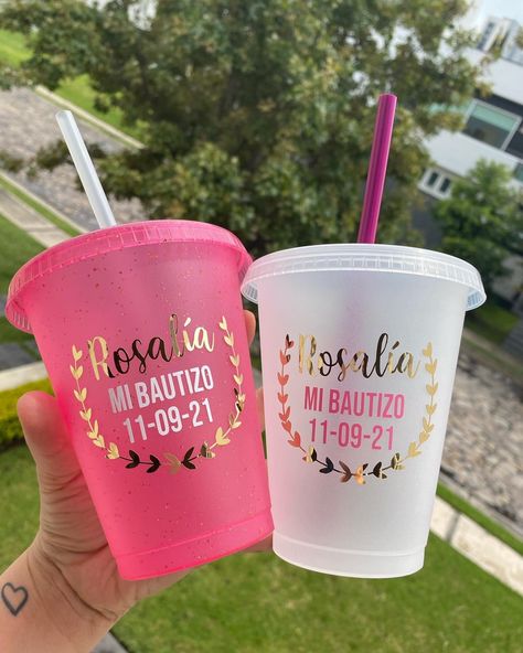 Bautizo Recuerdos Ideas, Recuerdos Baby Shower Originales, Ideas Bautizo, Custom Starbucks Cup, Baby Shawer, Diy Cups, Cricut Creations, Cricut Projects Vinyl, Starbucks Cups