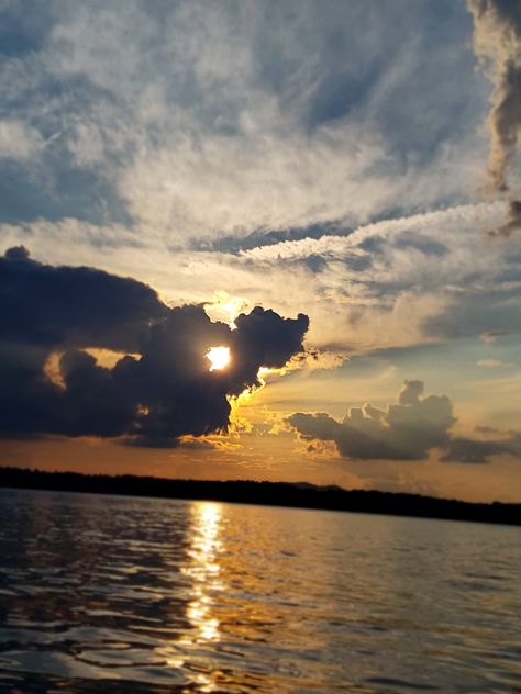 This picture was taken in Georgia. On a lake in the early evening. The warm reflection of the sun will make an amazing background! Evening Photo, Beach Sunset Wallpaper, Early Evening, Pretty Backgrounds, Sky Pictures, Sky Background, Ocean Vibes, Pretty Landscapes, Day Time