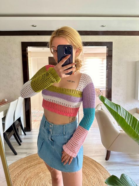 Crochet Shirts Long Sleeve, Long Sleeve Crochet Top, Crochet Patchwork Blanket, Handmade Crop Top, Summer Top Crochet, Crochet Long Sleeve Top, Designed Clothes, Vintage Style Blouses, Crochet Long Sleeve Tops