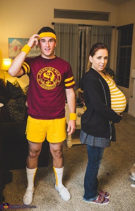 Juno and Paulie Bleeker Couple's Halloween Costume Meme Costume, Funny Couple Costumes, Pregnancy Costumes, Pregnant Halloween Costumes, Kostum Halloween, Clever Halloween, Clever Halloween Costumes, Costume Works, Pregnant Halloween