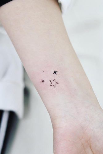 Unbelievable Pretty Simple Tattoos To Decorate Your Body With ★ Little Star Tattoo, Simple Tattoos For Women, Tiny Wrist Tattoos, Star Tattoo Designs, Tattoo Collection, Star Tattoo, Wrist Tattoos For Women, Cute Tattoos For Women, Discreet Tattoos