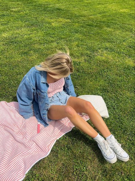 Picnic Outfit Spring, Summer Aesthetic Fashion, Spring Summer Aesthetic, Picnic Outfit, Picnic Date, Summer Aesthetic, Aesthetic Fashion, Spring Outfits, Outfit Ideas