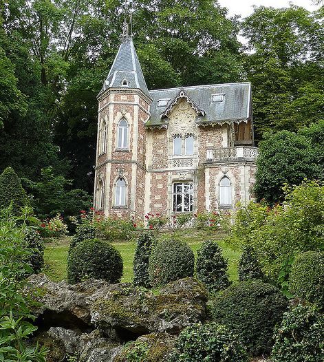 a small manor Fairy Tale Cottage, Storybook House, Fairytale Cottage, Chateau France, Stone House, Pretty House, Beautiful Architecture, Beautiful Buildings, Amazing Architecture