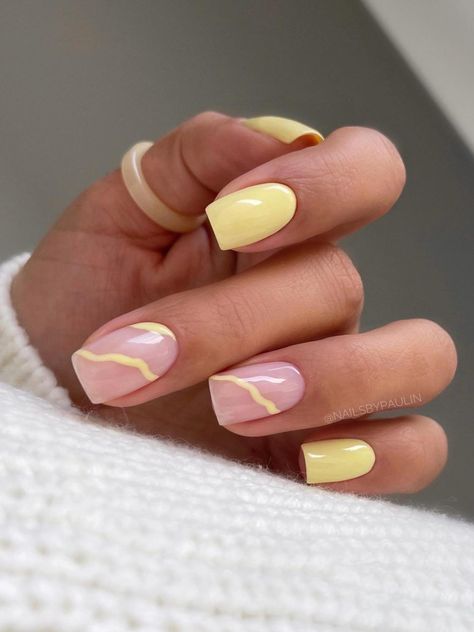 Gel Nails Ideas Yellow, Yellow Sunshine Nails, Sunshine Nails Design, Yellow And Blue Nails Designs, Yellow White Nails, Blue Yellow Nails, Sunshine Nail Art, Yellow And Blue Nails, Yellow Spring Nails