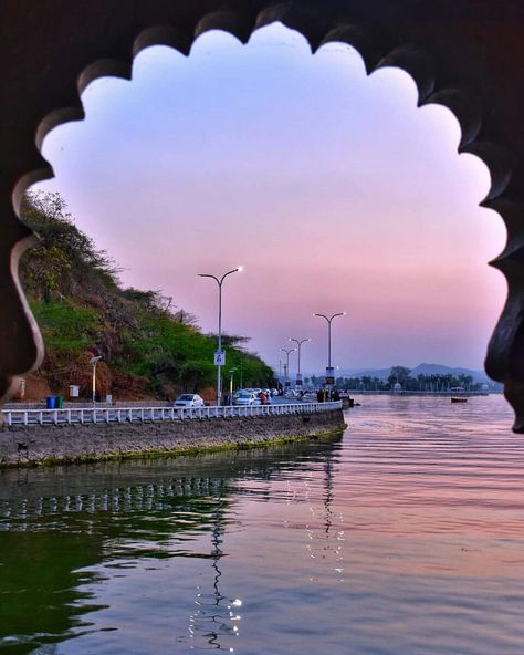 Fateh Sagar Lake, Udaipur #Rajasthan Fateh Sagar Lake Udaipur, City Palace Udaipur, Jaipur Travel, Udaipur India, Amazing India, Adventure Travel Explore, Scenic Photos, Beautiful Sites, Fantasy Places