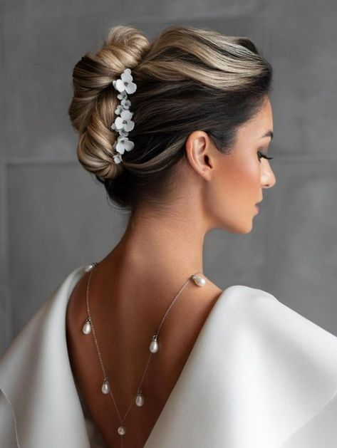 French Twist Updo, Wedding Hair Up, Wedding Hairstyles With Veil, Effortless Hairstyles, French Twist, Modern Hairstyles, Hairstyles Ideas, Wedding Hair And Makeup, Light Brown Hair