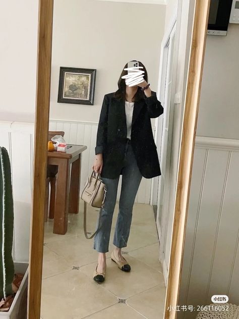 Korean Interview Outfit, Formal Korean Outfits For Women, Office Meeting Outfit, Formal Outfit For Teens, Korean Blazer Outfit, Outfit Kantor, Ootd Blazer, Spring Office Outfits, Blazer Design