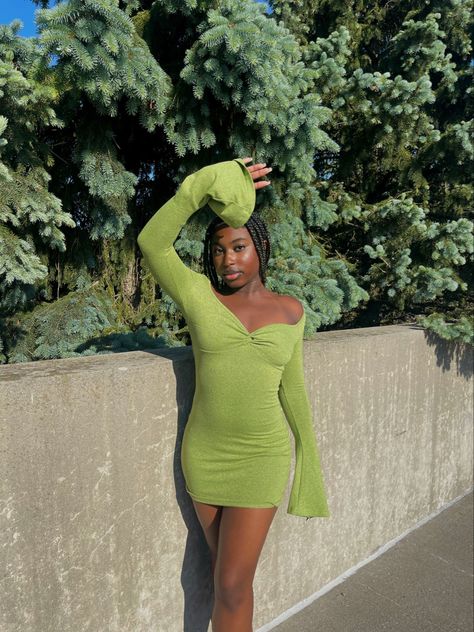 Green Dress Black Woman, Green Outfits Black Women, Green Birthday Outfit, Green Birthday Dress, Green Dress Aesthetic, Y2k Party Outfit, Colors Aesthetic, Green Outfits, Green Bodycon Dress