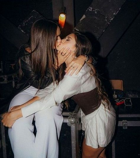 Embracing Love Soulmate Love, Beautiful Teeth, Woman Loving Woman, Girlfriend Goals, Girl Couple, Black Love Couples, Carpet Looks, Cute Couples Kissing, Friend Poses