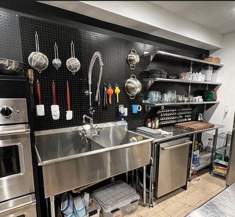 Kitchen Restaurant Design, Tiny Sink, Commerical Kitchen, Open Kitchen Restaurant, Restaurant Kitchen Equipment, Restaurant Kitchen Design, Commercial Kitchen Design, Doing Dishes, Bakery Design Interior