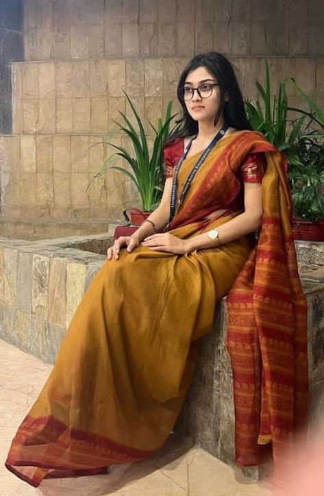 Saree Office Look, Office Looks For Women Indian, Office Looks For Women, Cotton Saree Blouse Designs, Simple Saree Designs, Saree Draping Styles, Saree Poses, Traditional Indian Dress, Desi Fashion Casual