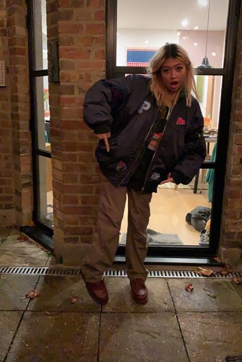 Bebadoobe Outfits, Beatrice Laus, Beabadoobee Outfits, Marlene Mckinnon, Indie Singers, Lovely Clothes, Swaggy Outfits, Casual Fits, Fitness Inspo