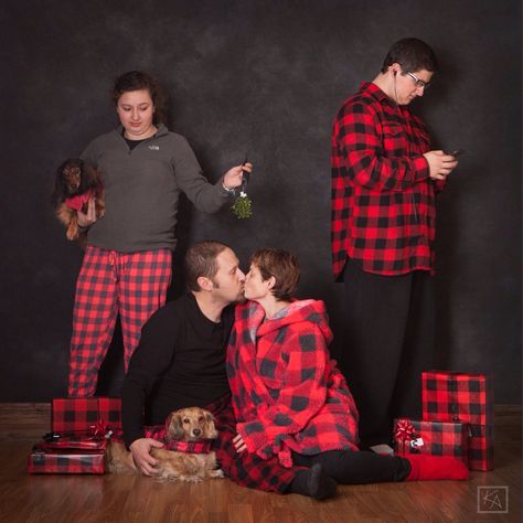 Christmas pajamas picture with teenagers! Teenage Family Christmas Photos, Family Christmas Pictures Teenagers, Family Christmas Photoshoot Ideas With Teenagers, Family Christmas Pictures With Teenagers, Awkward Family Photos Christmas, Funny Family Christmas Pictures, Christmas Pajama Pictures, Funny Family Christmas Photos, Funny Christmas Photo Cards