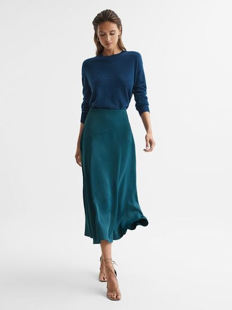 MARIA'S STYLE PLANET: MIDI SLIP SKIRT Teal Midi Skirt Outfit, Minimalist Jeans Outfit, Teal Midi Skirt, Midi Skirt Outfit Winter, French Minimalist Wardrobe, Teal Outfits, Midi Slip Skirt, Midi Skirt Outfit, Bias Cut Skirt