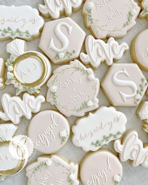 Cowtown Cookie Co. on Instagram: “He put a ring on it💍🤍🍾 Congrats to the happy couple✨” Reception Cookies, Engagement Party Cookies, Engaged Cake, Engagement Party Decorations Diy, Engagement Brunch, Wedding Cookies Decorated, Wedding Shower Cookies, Engagement Party Planning, Anniversary Cookies