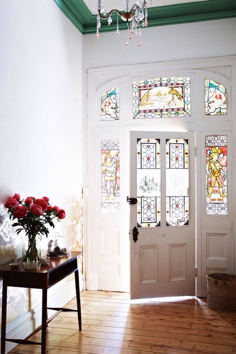 I love stained glass Cottage Entry, Stained Glass Door, Glass Front Door, Style At Home, Design Case, Architectural Elements, Home Fashion, Stained Glass Windows, Apartment Therapy