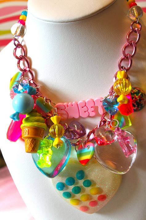 Gummi Bears, Mode Kawaii, Dots Candy, Candy Jewelry, Tanah Liat, Eat Me, Kawaii Jewelry, Bear Necklace, Kid Core