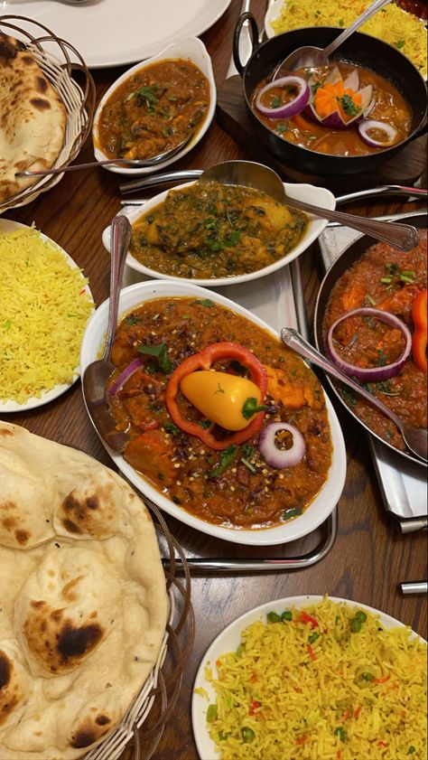 Dinner Indian Snapchat Story, Family Dinner Snapchat Story, Indian Dinner Snap, Dhaba Food Snapchat, Indian Food Snap, Dinner Snap, Easy Chicken Biryani, Biryani Food, Dinner Snapchat