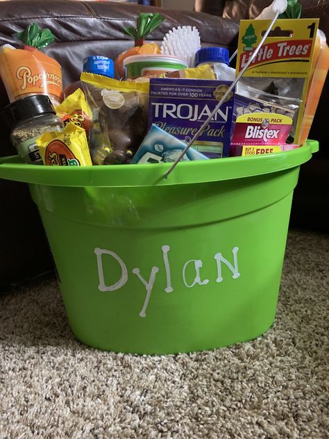 Easter Basket 9 Year Boy, Bf Easter Basket, Easter Basket Ideas For Adults Guys, Easter Basket Ideas For Teens Boys, Easter Baskets For Teen Boys, Men Easter Basket Ideas, Men’s Easter Basket, Easter Basket For Husband, Man Easter Basket