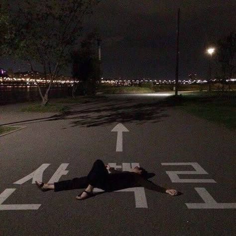 Laying On The Ground, Dark Paradise, Night Vibes, Grunge Photography, Jolie Photo, Playlist Covers, Night Aesthetic, Instagrammer, Teenage Dream