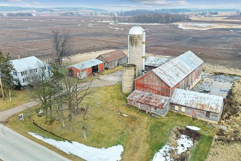 Old Farm Homes, Creativity Room, Outdoor Wood Burner, Buy Dirt, Country Views, Coldwell Banker Real Estate, Physics Notes, Life Dreams, Outdoor Paradise