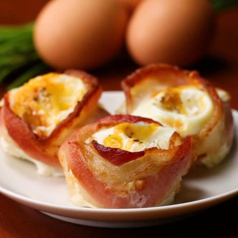 Here's what you need: bacon, eggs, salt, pepper, shredded cheddar cheese, chive, muffin tin Breakfast Cups Recipe Muffin Tins, Bacon Recipes Breakfast, Breakfast Cups Recipe, Bacon Egg Cups, Egg Cups Recipe, Creative Breakfast, Bacon Breakfast, Breakfast Cups, Bacon Egg