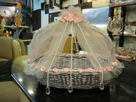 Basket Packing Ideas, Wedding Basket Decoration, Basket Decoration Ideas, Wedding Packing, Indian Wedding Gifts, Trousseau Packing, Wedding Gift Pack, Packing Ideas, Marriage Decoration