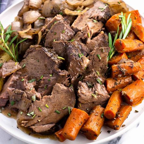 Slow Cooker Beef Shoulder Roast Venison Shoulder Roast, Beef Shoulder Roast, Roast Slow Cooker, Beef Shoulder, Slow Cooker Venison, Crockpot Roast Recipes, Spaghetti With Ground Beef, Slow Cooker Pork Tenderloin, Shoulder Roast