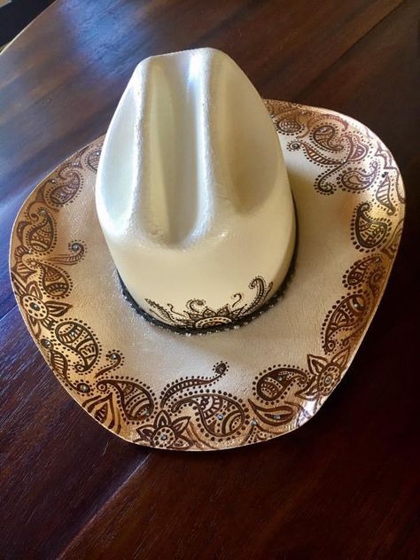 Hand painted cowboy hat Custom Cowboy Hats Handmade, Felt Burning, Painted Cowboy Hats, Hat Burning Ideas, Hat Branding, Burning Hats, Burnt Hats, Ffa Ideas, Burned Hats