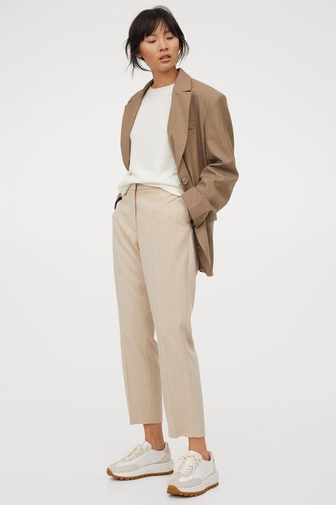 These 15 Pants Are Comfy, Flattering, and Perfect For Spring Casual Khaki Pants Outfit, Khaki Trousers Outfit, Khaki Pants Outfit Women, Beige Trousers Outfit, Minimal Summer Outfits, Womens Slacks, Beige Pants Outfit, Slacks Outfit, Khaki Pants Outfit