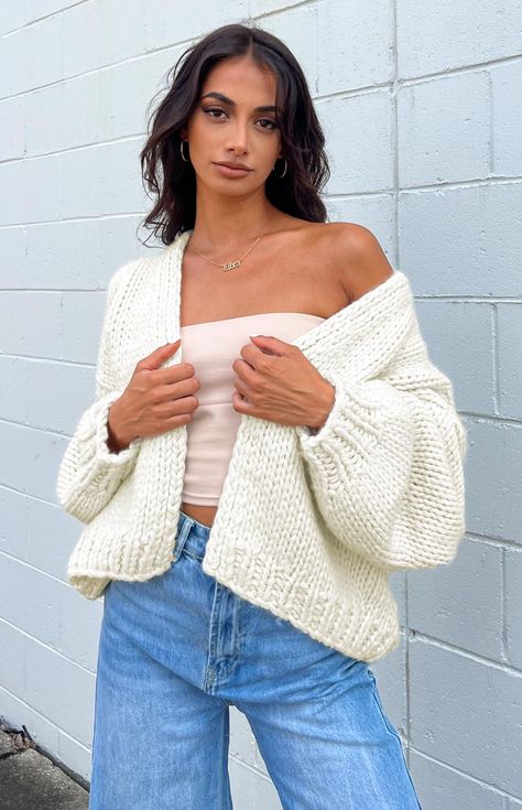 https://files.beginningboutique.com.au/upload-20220228/Bad+Habits+Cream+Knit+Cardigan.mp4 White Chunky Knit Cardigan, Outfit Idea Collage, Cream Cardigan Outfit Fall, Creme Cardigan Outfit, Chunky Cardigan Outfit, Cream Cardigan Outfit, Creme Cardigan, Sweater Cardigan Outfit, Crop Top Suit