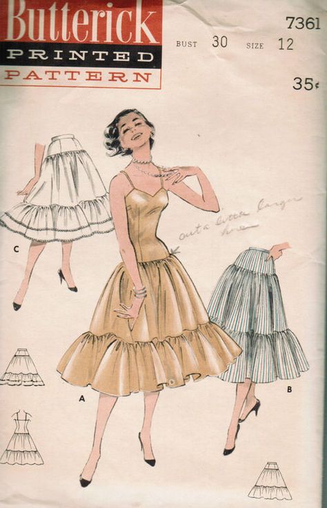 Slip Dress Sewing Pattern, 50s Dress Pattern, Blonde And Brunette Best Friends, 1950s Woman, Butterick Patterns Vintage, Women's Sewing Patterns, 50's Style, Diy Clothes Design, Vintage Dress Patterns