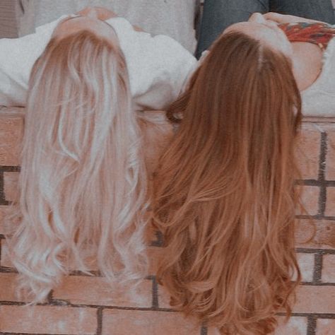 Blonde And Red Head Best Friends, Blonde And Ginger Friends Aesthetic, Red Head And Blonde Best Friends, Redhead And Blonde Friends Aesthetic, Blonde And Redhead Best Friends, Blonde And Ginger Duo, Linny Aesthetic, Panda Lily, Evelyn And Celia